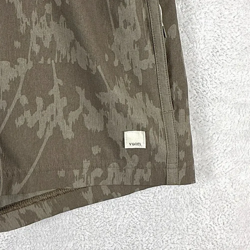 Vuori Shorts Mens M Banks Brown Camo Preppy Gym Running Workout Beach Outdoor